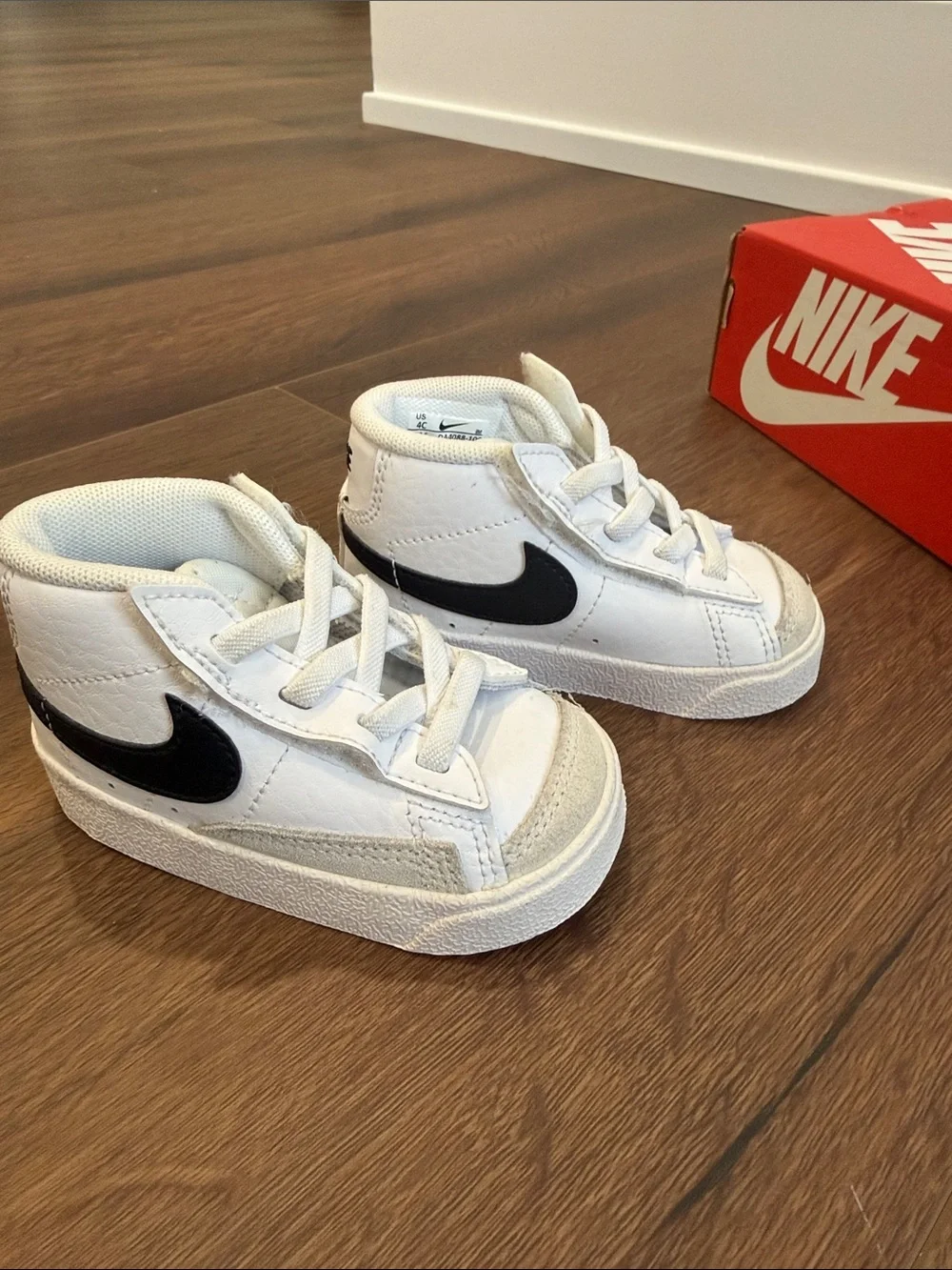 Nike Blazer Mid ‘77 size 4C